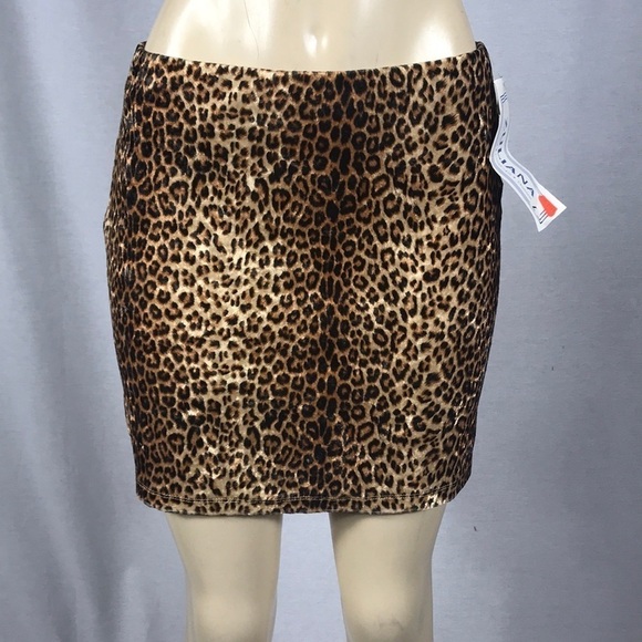 Zuliana Size Large Velvet Leopard Mini Skirt With Elastic Waist & Side Slits.New - Picture 1 of 5